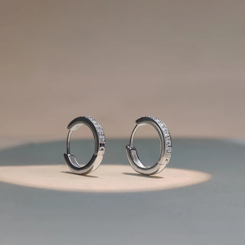 Elegant and Minimal Huggie